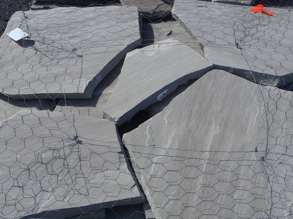 Tennessee Grey Flagstone Pallet β 1" to 2" Approx. | PER 2 TONS