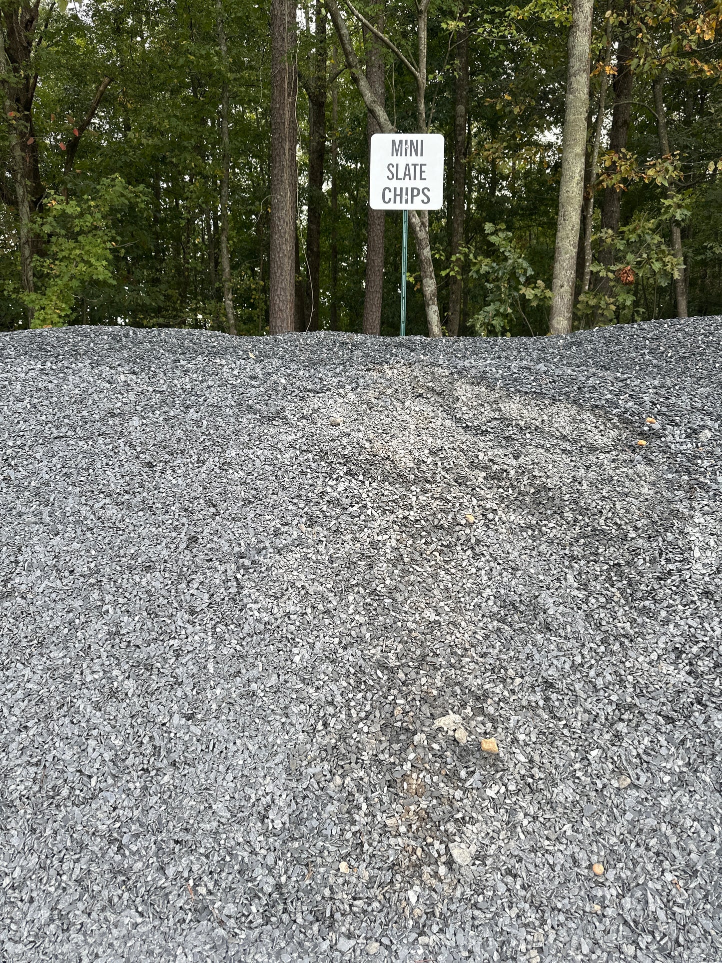 Slate Chips,  Available in Mini, Medium & Jumbo sizes | PER TON