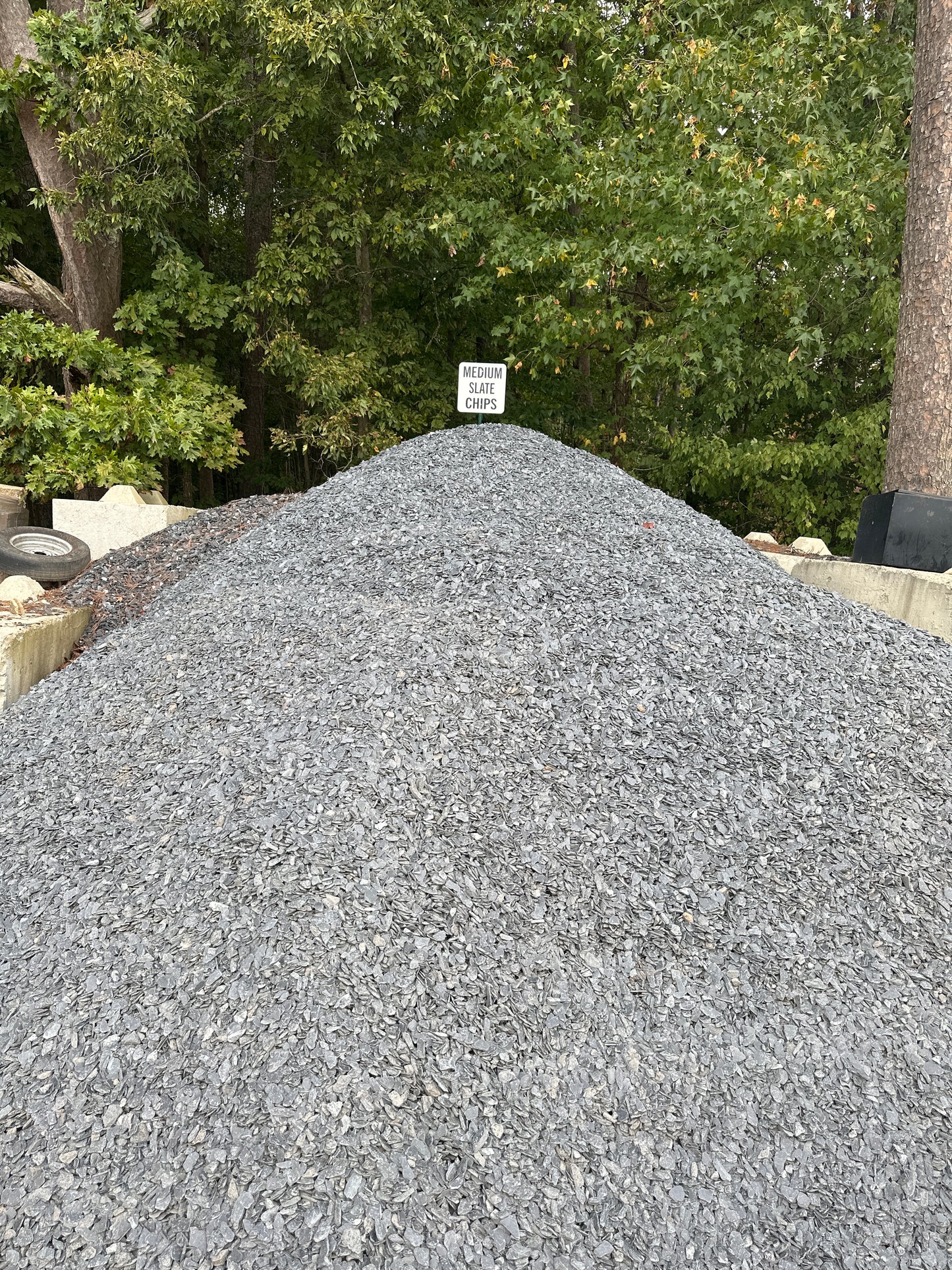 Slate Chips,  Available in Mini, Medium & Jumbo sizes | PER TON