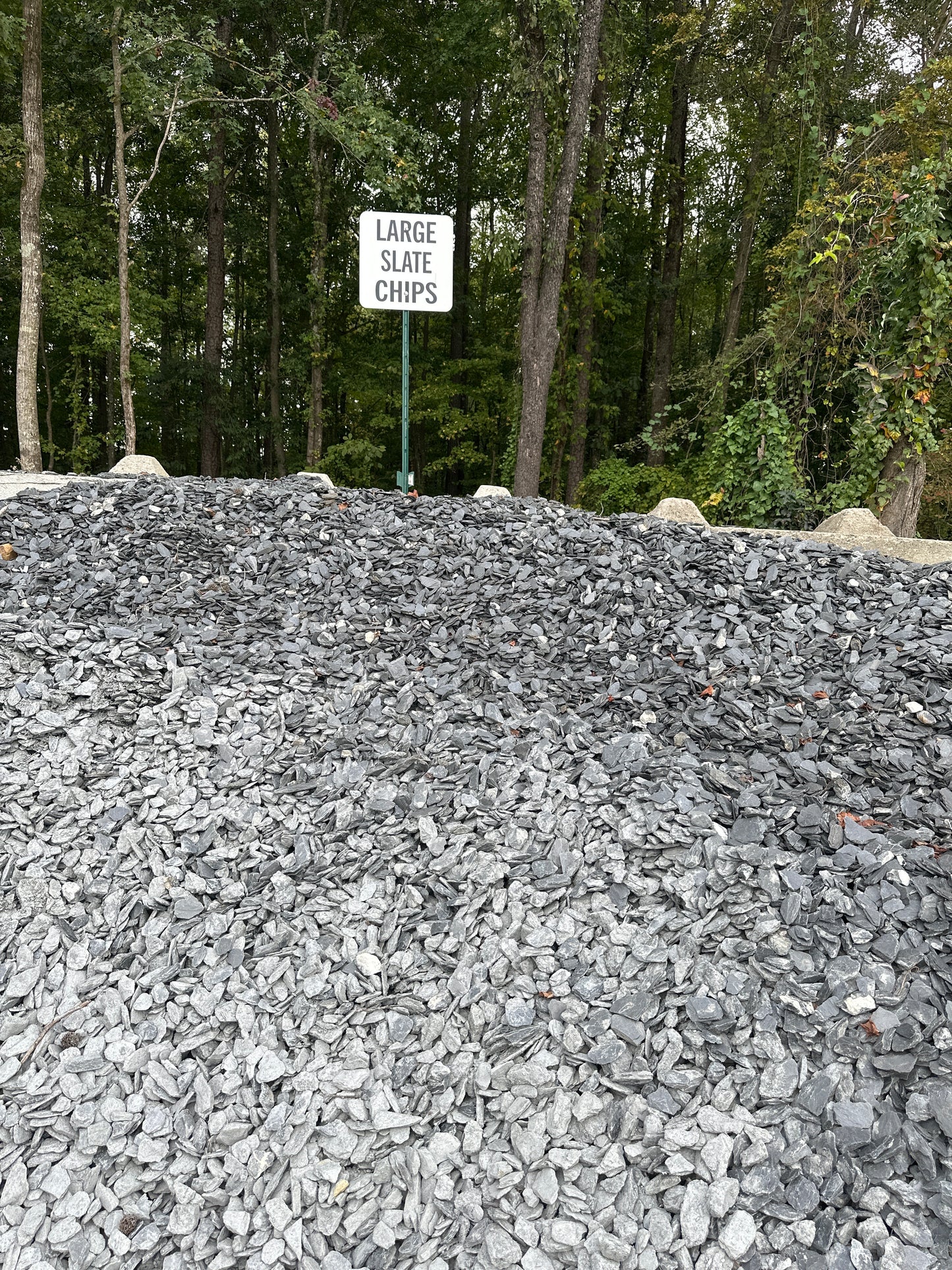 Slate Chips,  Available in Mini, Medium & Jumbo sizes | PER TON